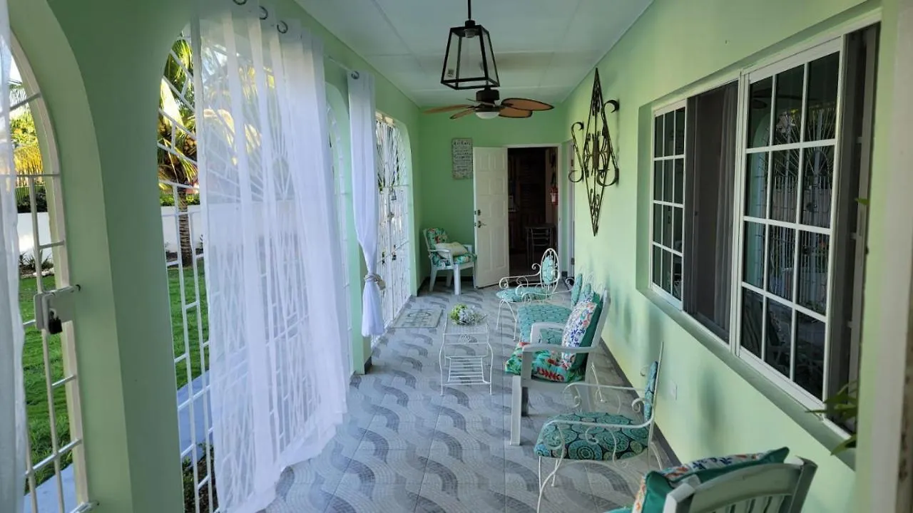Villa Elizabeth Retreat - Island Time Ocho Ríos Jamaica